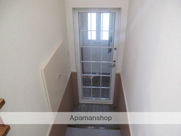 北海道札幌市手稲区手稲本町二条5丁目の賃貸アパートの玄関