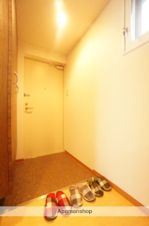 北海道札幌市手稲区手稲本町一条2丁目の賃貸マンションの玄関