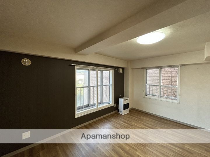 レジデンス雅402の居間