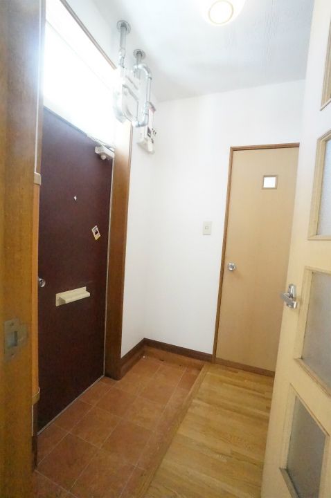 ラミアール花畔105号室の玄関