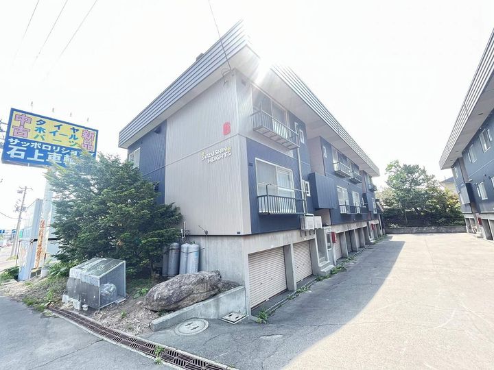 鈴真ハイツB棟201の外観