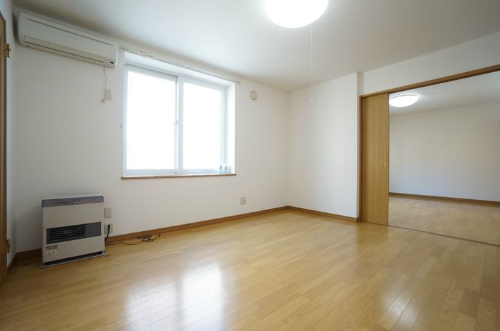 西宮の沢レモンハイツの居間