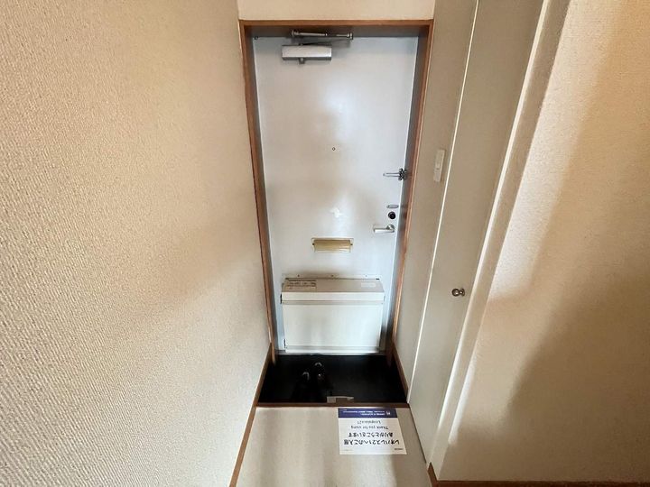 レオパレス千105の玄関
