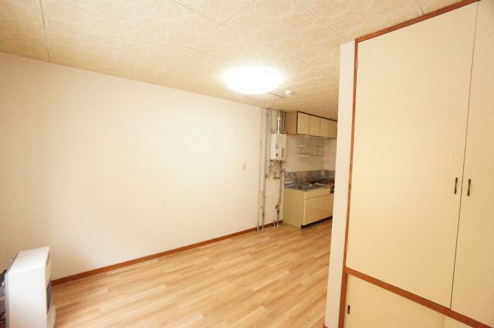 フレンドリーハウス002の内装