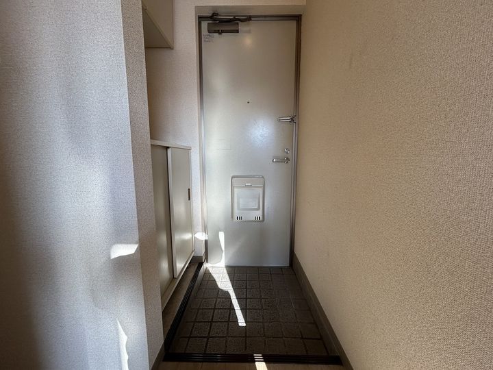メゾンステラ103の玄関