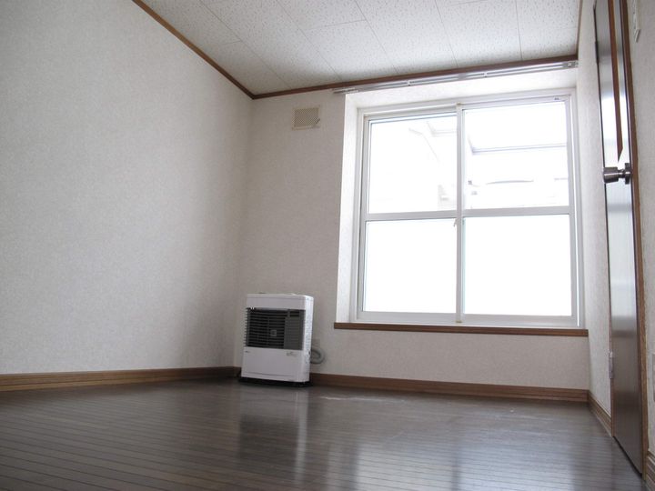 プラタナス曙A棟102の居間