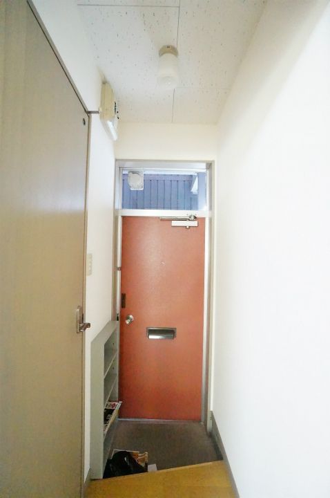 イーワンアベアパート103の玄関