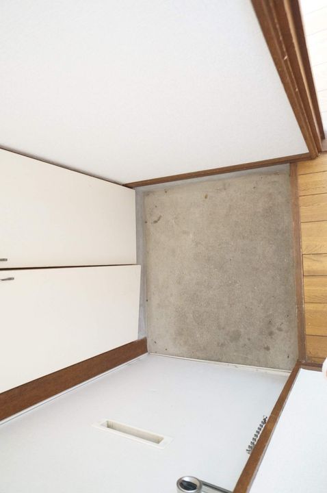 恵ハイツ101の玄関