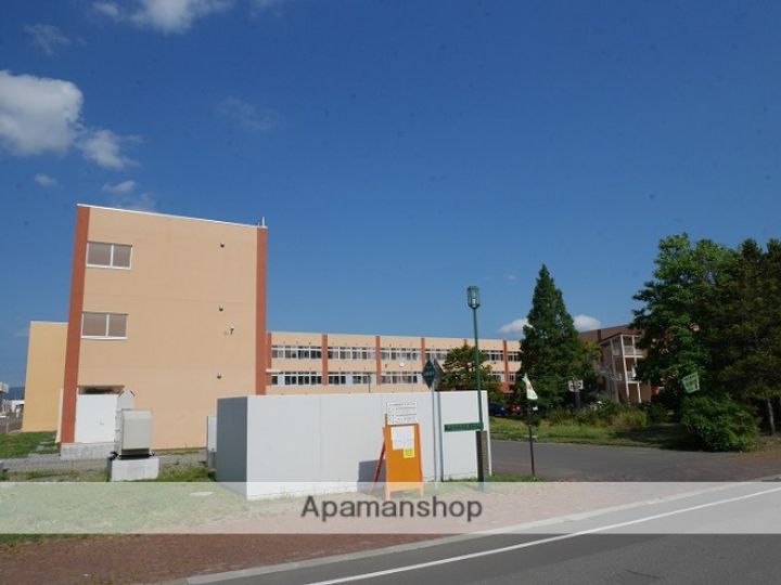 北海道三笠市岡山の賃貸アパートの周辺