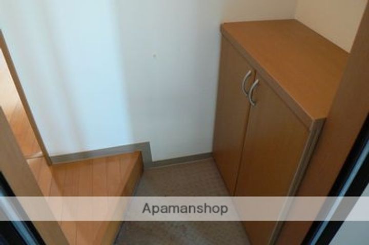 北海道三笠市岡山の賃貸アパートの玄関