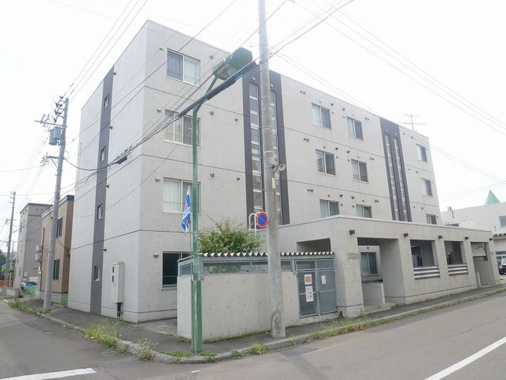 ファーストスクエア1条通の外観