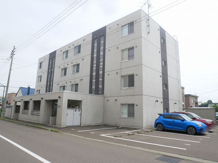 ファーストスクエア1条通の外観