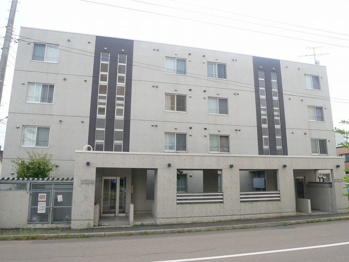 ファーストスクエア1条通の外観