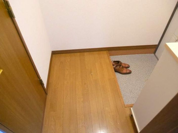 北海道岩見沢市南町八条5丁目の賃貸アパートの玄関