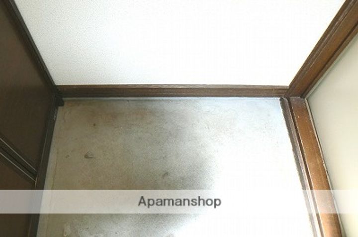 ハイツポピーの玄関