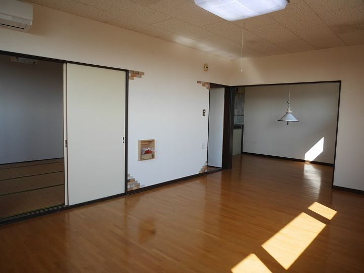 コーポ嵯峨の居間