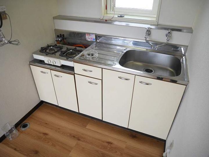 北海道岩見沢市美園七条8丁目の賃貸マンションのキッチン