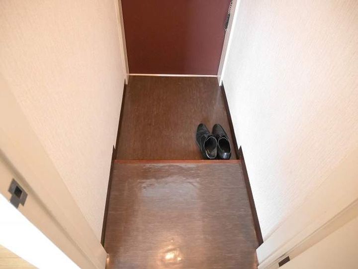 北海道岩見沢市美園七条8丁目の賃貸マンションの玄関