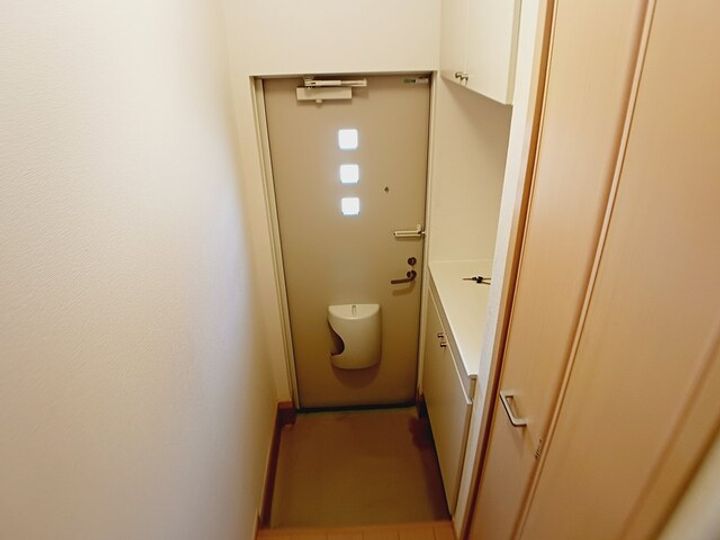 クリスタルコートの玄関