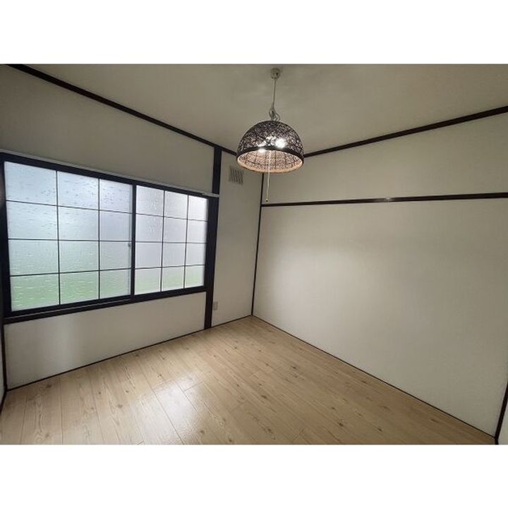 レナトス南町101の居間