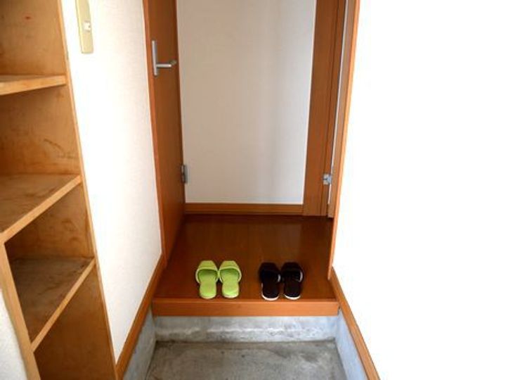 喜多伸マンションの玄関