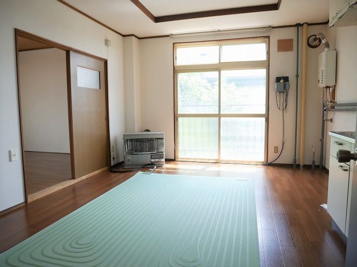 フラワーマンションの居間