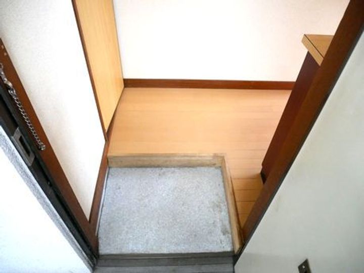 コーポラス岩井の玄関