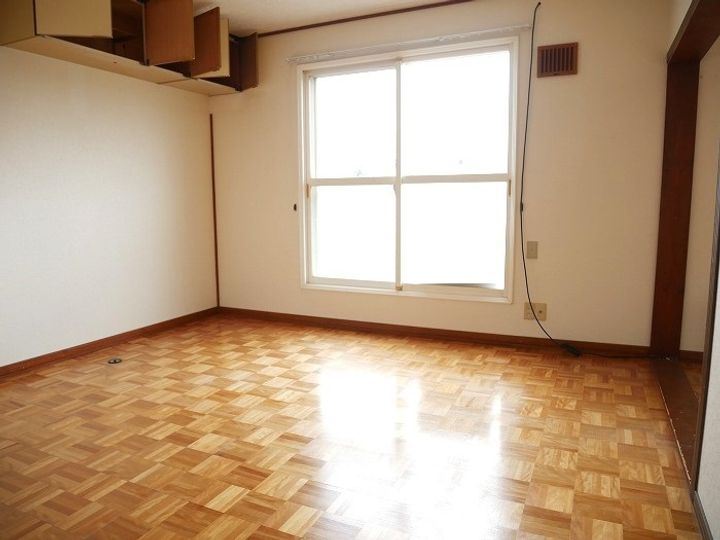 西尾ハイツの居間