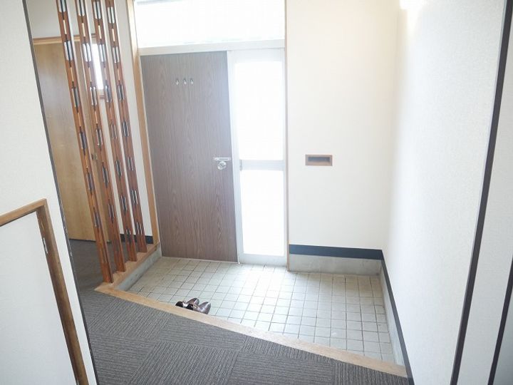 北海道岩見沢市緑町4丁目(一戸建)の賃貸物件の玄関