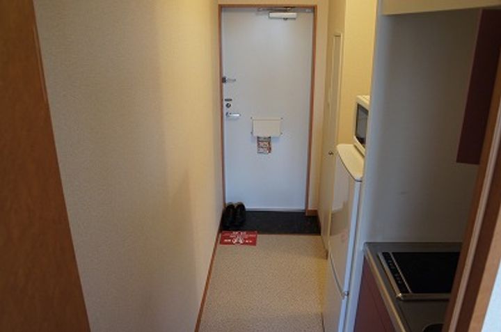 レオパレスPEACEFUL元町212の玄関