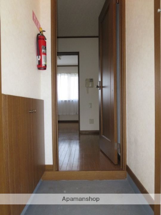 北海道滝川市西町5丁目の賃貸アパートの玄関