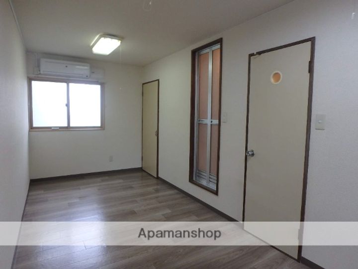 緑町コーポの居間