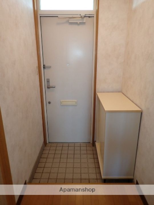 ルミエール滝川2-Aの玄関