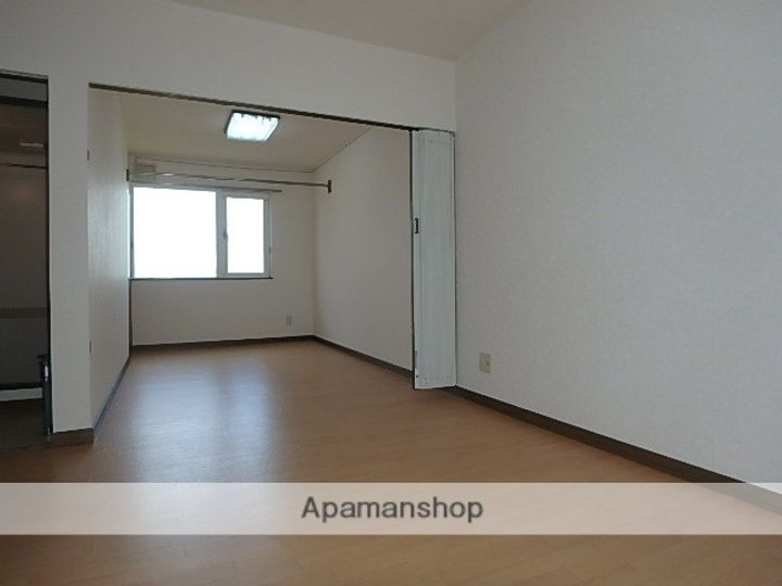 ウエストコーポの居間