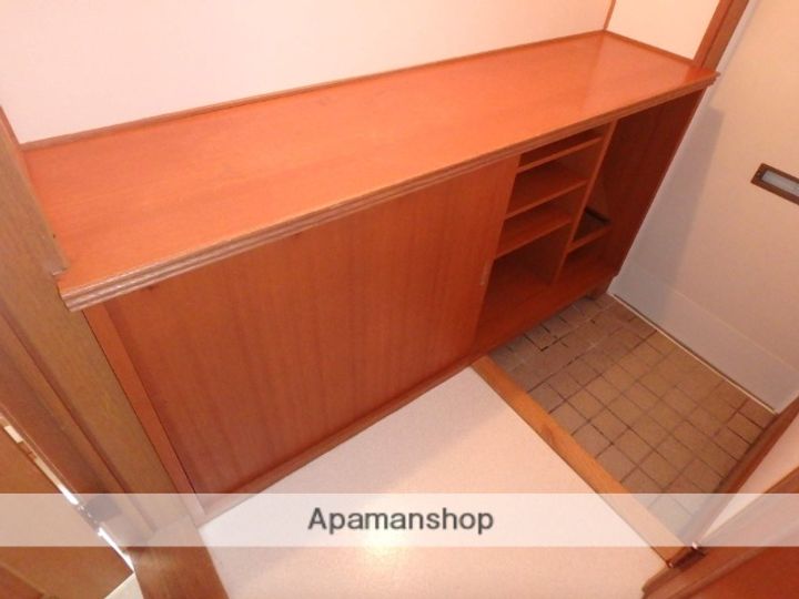 リバレイン明神町の玄関