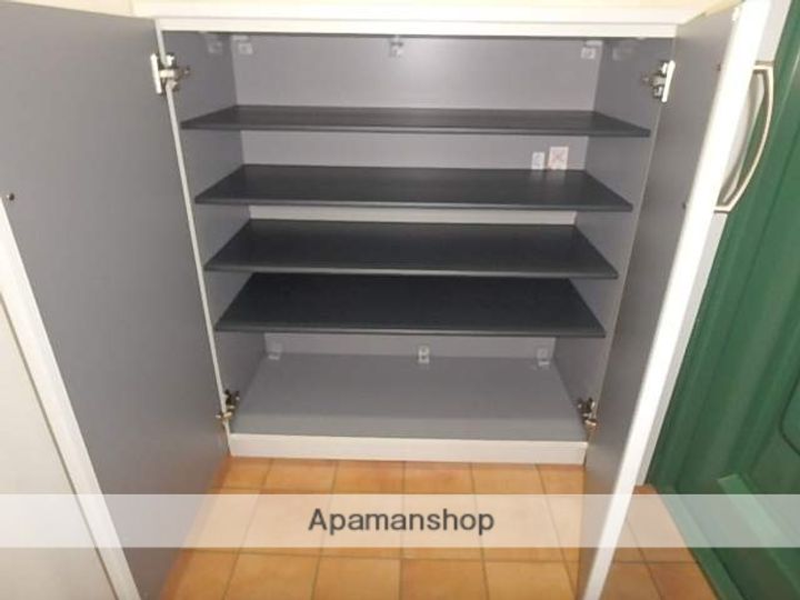 第2日新マンションの玄関