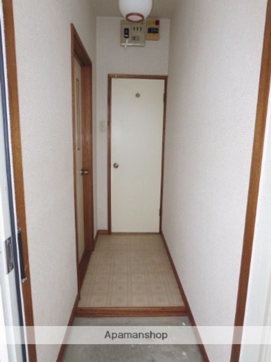 オリエンタルコーポの玄関