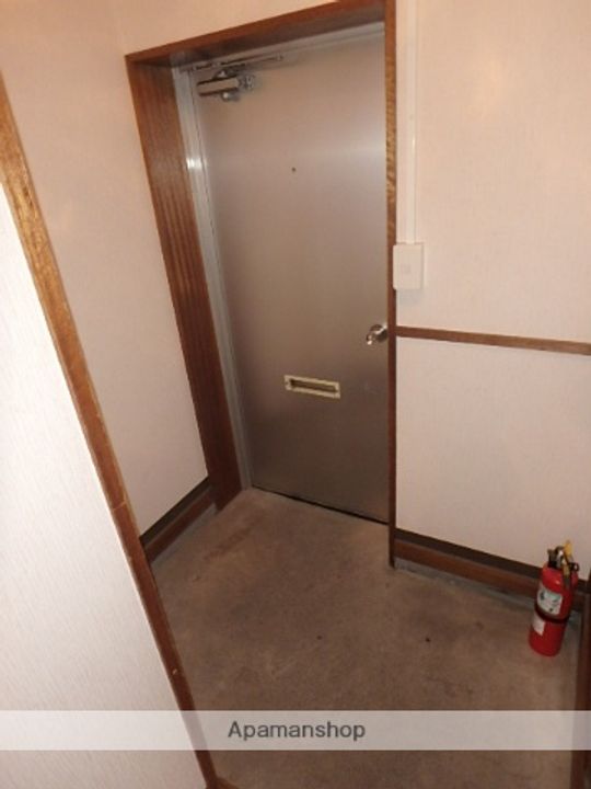 ハイツ石山の玄関