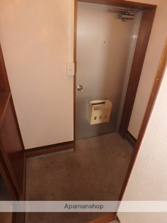 ハイツ石山の玄関