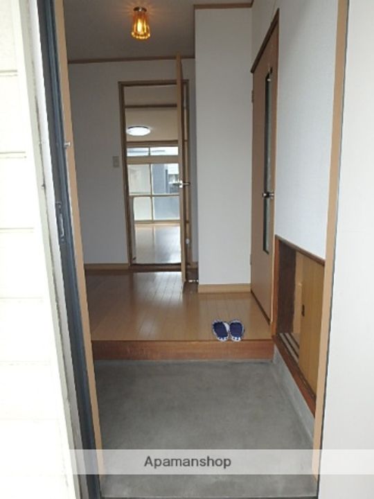 ゆうなみハイツの玄関