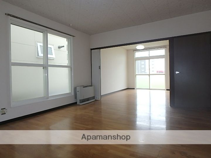 ハイツリーブラ102の居間