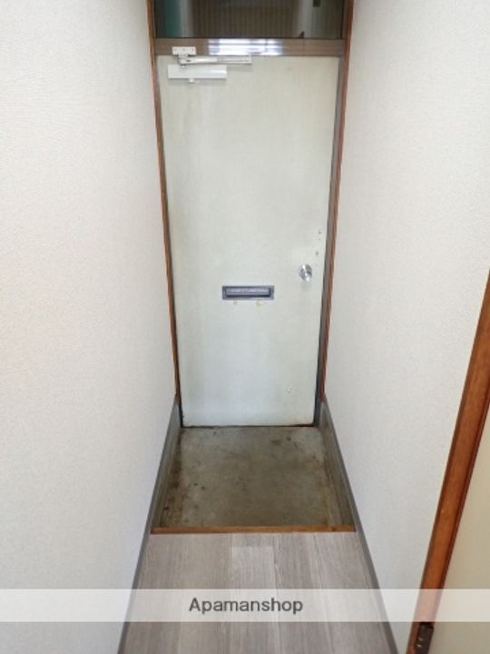 ハイツ西の玄関