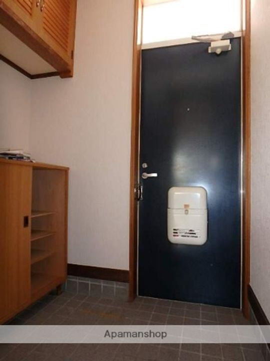 コーポサンルートの玄関