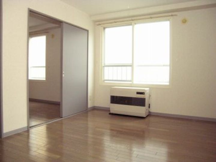 ルピナス7・8の居間