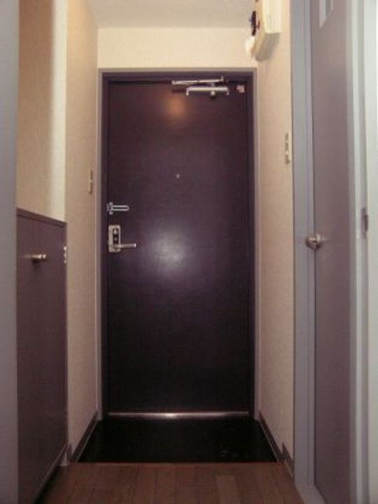 ルピナス7・8の玄関