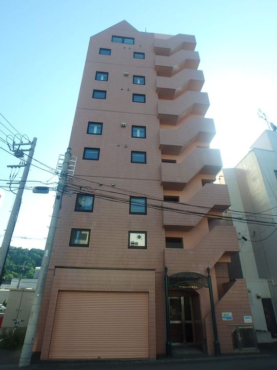 アーティストハウス裏参道の外観