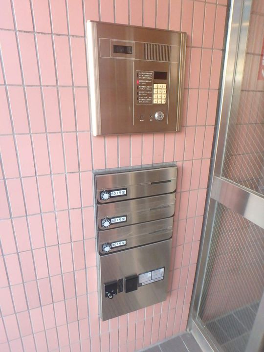 アーティストハウス裏参道の外観