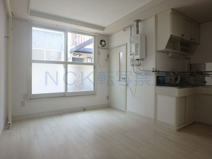 第6ハイツ幸梅3の居間