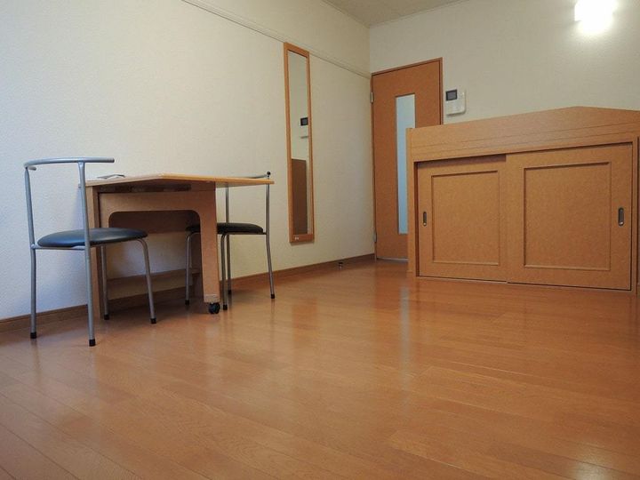 レオパレス茜の居間