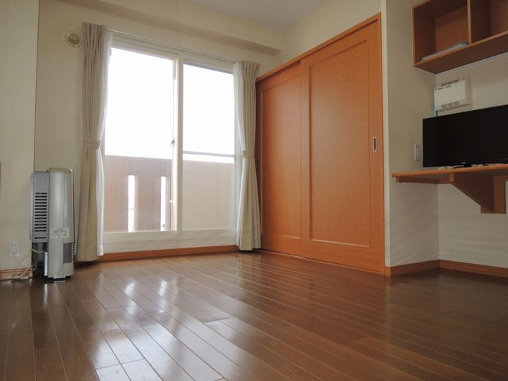 レオパレスさくら中央の居間